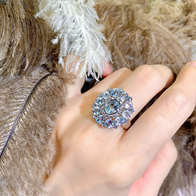 Роскошные текстурные кольца высокого класса с романтическими топазами для женщин, изысканное кольцо в форме цветка, свадебные украшения из серебра 925 пробы, подарки.
Роскошные текстурные кольца высокого класса с романтическими топазами для женщин, изысканное кольцо в форме цветка, свадебные украшения из серебра 925 пробы, подарки.