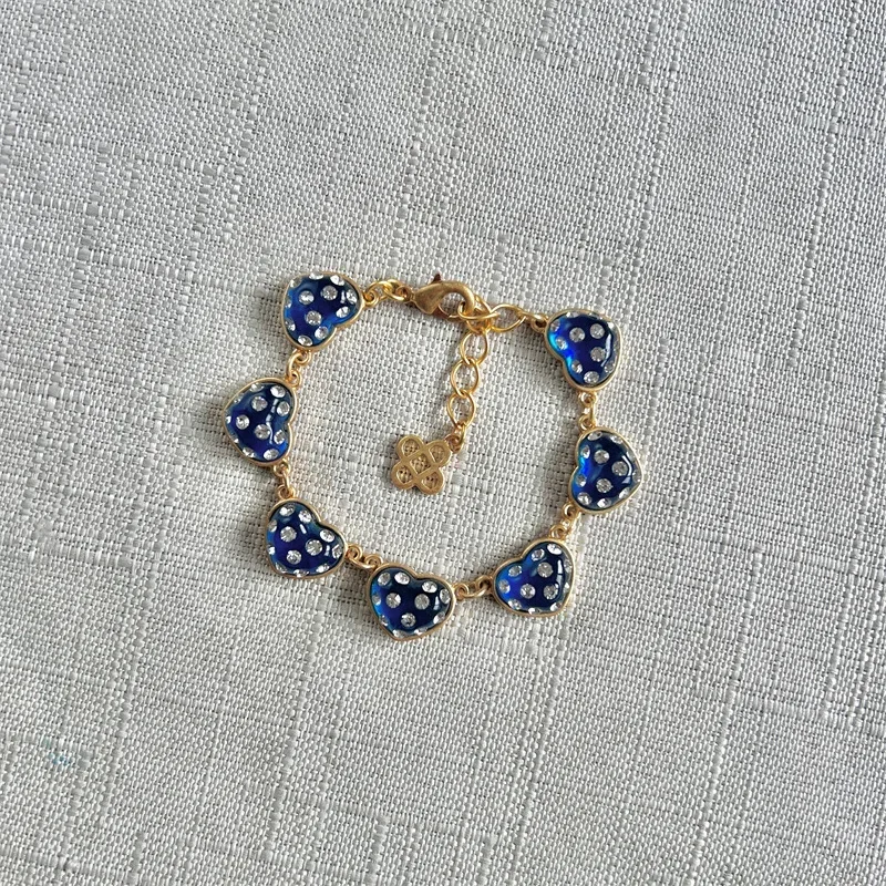 Fashion Jewerly Vintage Matte Blue Heart Bracelet for Women, Dreamy Atmosphere with Rhinestones Unique Birthday Gifts
Fashion Jewerly Vintage Matte Blue Heart Bracelet for Women, Dreamy Atmosphere with Rhinestones Unique Birthday Gifts