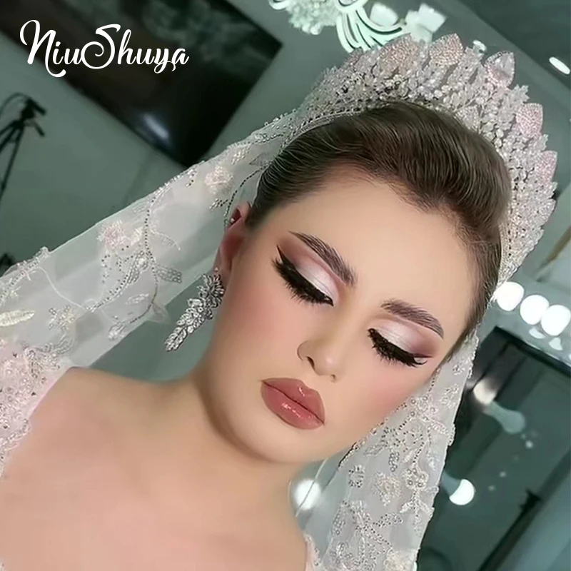 NiuShuya новый кристалл кубический большой размер модная свадебная тиара короны свадебные аксессуары для волос CZ головные уборы повязка на голову подружки невесты ювелирные изделия
NiuShuya новый кристалл кубический большой размер модная свадебная тиара короны свадебные аксессуары для волос CZ головные уборы повязка на голову подружки невесты ювелирные изделия