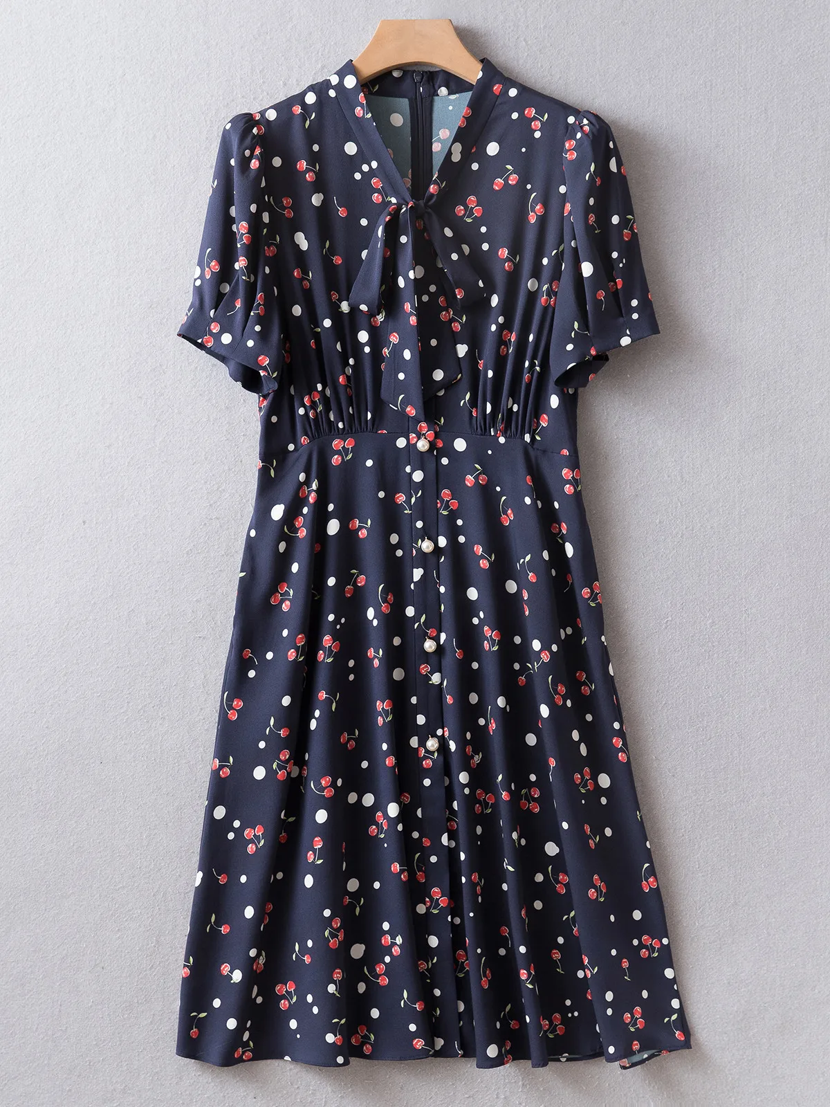 Deep Blue Cherry Blossom Print Silk Blend Dress | Tie Neck Puff Sleeve Dress | UK8-UK16
Deep Blue Cherry Blossom Print Silk Blend Dress | Tie Neck Puff Sleeve Dress | UK8-UK16