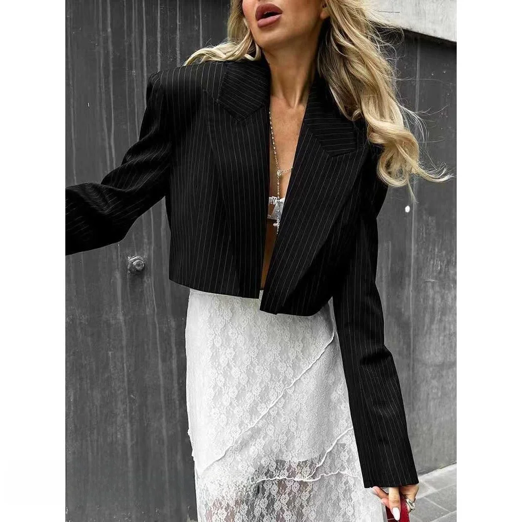 Autumn New Striped ort Suit Jaet Women's Cardigan Sle Commute Faion Long Sve Straight Cut Versatile Striped Coat
Autumn New Striped ort Suit Jaet Women's Cardigan Sle Commute Faion Long Sve Straight Cut Versatile Striped Coat