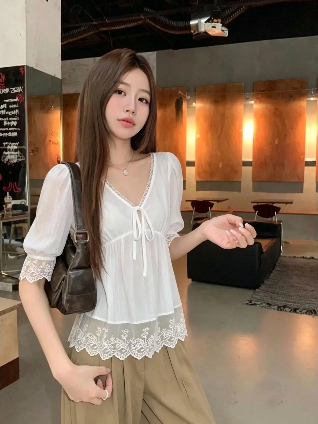 Pure Desire Sexy Lace Splice mid Sleeve Shirt Women Summer 2026 New V Neck Gentle Casual Versatile Top Korean Style Loose Fit
Pure Desire Sexy Lace Splice mid Sleeve Shirt Women Summer 2026 New V Neck Gentle Casual Versatile Top Korean Style Loose Fit