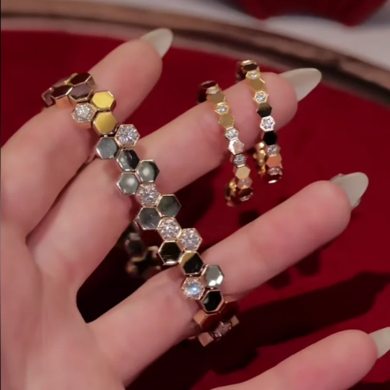 CAMEO 925 Silver Synthetic Zircon Bracelet Champagne Gold Full Diamond Honeycomb Fashion Light Luxury Versatile Bracelet
CAMEO 925 Silver Synthetic Zircon Bracelet Champagne Gold Full Diamond Honeycomb Fashion Light Luxury Versatile Bracelet