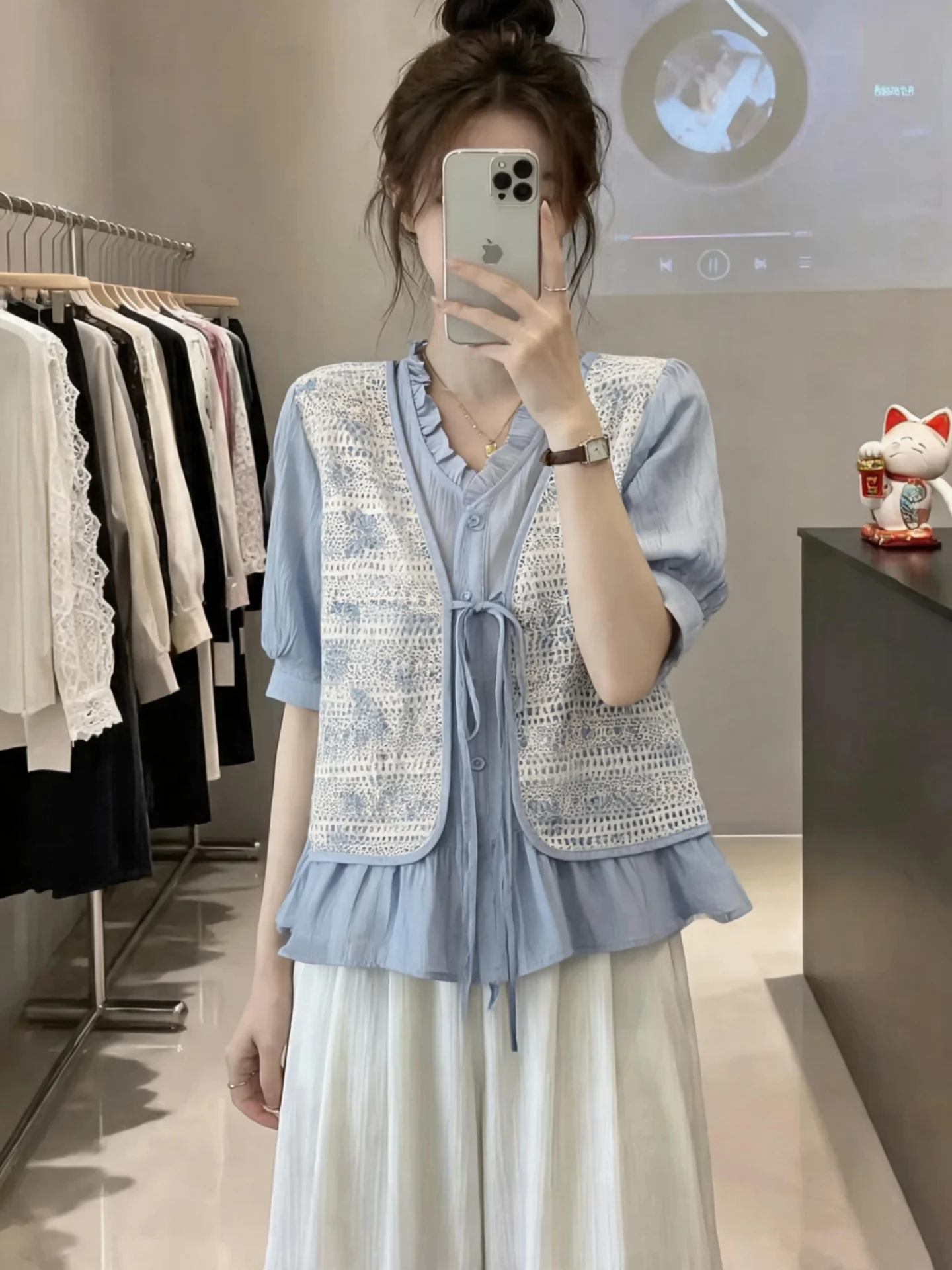 Lace Splice V-neck Short Sleeve Women's Shirt Summer 2026 plus Size Slimming High-End Feel Top Korean Style Commute Wind
Lace Splice V-neck Short Sleeve Women's Shirt Summer 2026 plus Size Slimming High-End Feel Top Korean Style Commute Wind