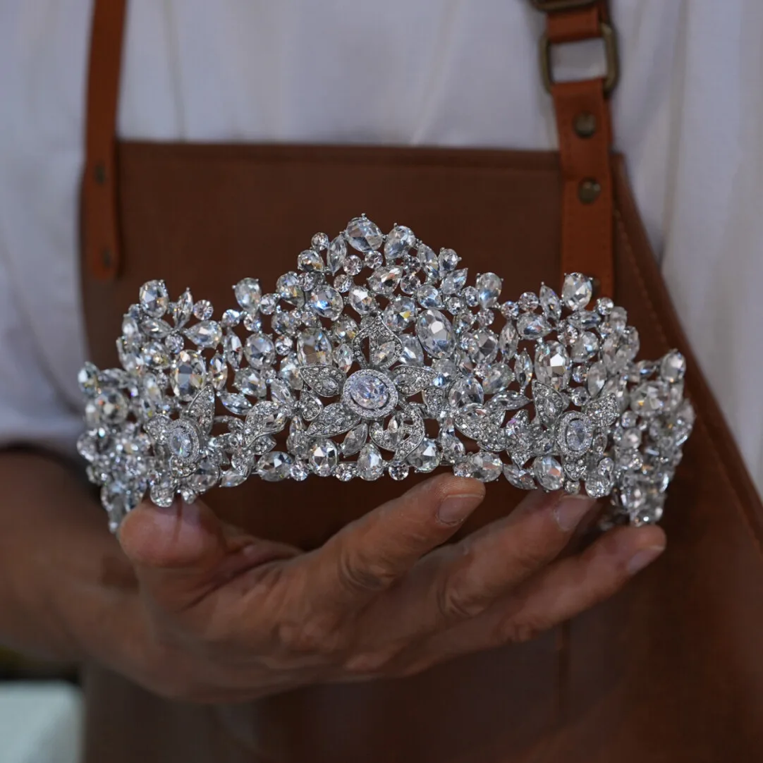 Oversize Zircon Bridal Tiara Crystal Wedding Crown Hair Accessory for Brides Princess Style for Birthday Parties
Oversize Zircon Bridal Tiara Crystal Wedding Crown Hair Accessory for Brides Princess Style for Birthday Parties