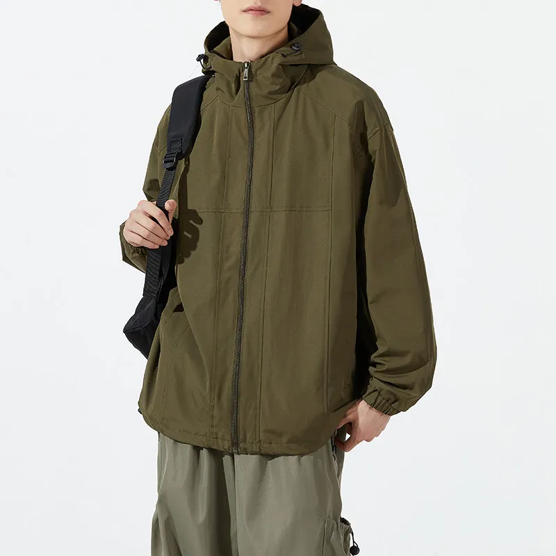 Мужская повседневная куртка с капюшоном, функциональная, ветрозащитная, для активного отдыха, весна-осень, новая, в американском стиле, свободного кроя, из полиэфирного волокна, молодежная.
Мужская повседневная куртка с капюшоном, функциональная, ветрозащитная, для активного отдыха, весна-осень, новая, в американском стиле, свободного кроя, из полиэфирного волокна, молодежная.