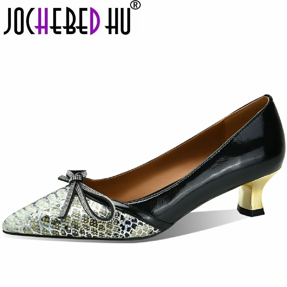 【JOCHEBED HU】Handmade Brand Genuine Leather Thick Mid Heel Party Shoes Mixed Colors Pointed Toe Shoes Ladies 33-40
【JOCHEBED HU】Handmade Brand Genuine Leather Thick Mid Heel Party Shoes Mixed Colors Pointed Toe Shoes Ladies 33-40