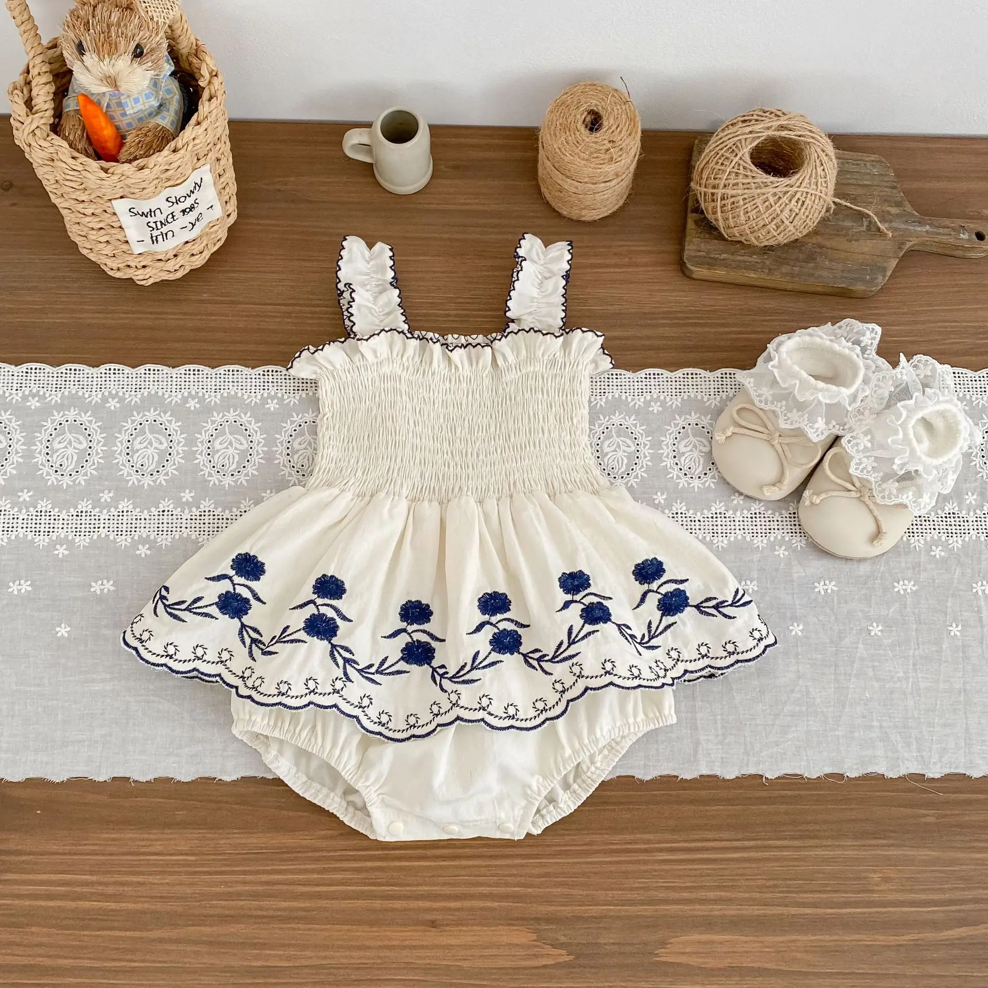 2026 Summer Baby jumpsuit Retro Flower Embroidered Strap Ha Dress
2026 Summer Baby jumpsuit Retro Flower Embroidered Strap Ha Dress