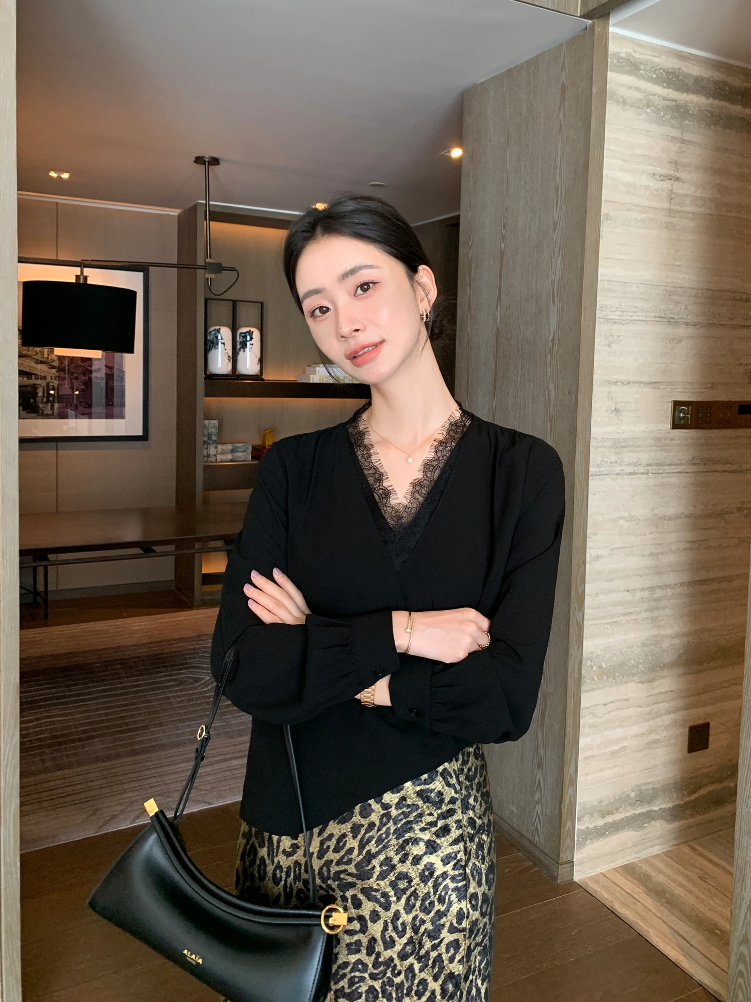 Ele V-ne Chiffon Blouse Women's High-end Feel Patchwork Lace- irt French Sle Long Sve Polyester Fiber
Ele V-ne Chiffon Blouse Women's High-end Feel Patchwork Lace- irt French Sle Long Sve Polyester Fiber