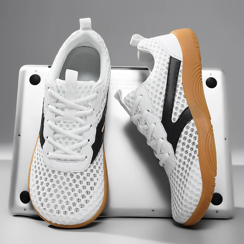 Летние дышащие кроссовки с широким носком из сетчатого материала, минималистичные мужские кроссовки для бега, легкая обувь для ходьбы без подошвы, повседневная обувь для прогулок.
Летние дышащие кроссовки с широким носком из сетчатого материала, минималистичные мужские кроссовки для бега, легкая обувь для ходьбы без подошвы, повседневная обувь для прогулок.