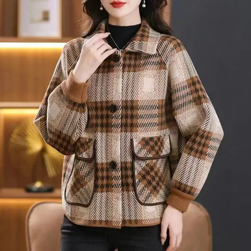 2024 Autumn Winter New Wool Sweater Jacket Ladies High-Quality Knitted Cardigan Woolen Coat Women Plaid Outwear Fashion Overcoat
2024 Autumn Winter New Wool Sweater Jacket Ladies High-Quality Knitted Cardigan Woolen Coat Women Plaid Outwear Fashion Overcoat