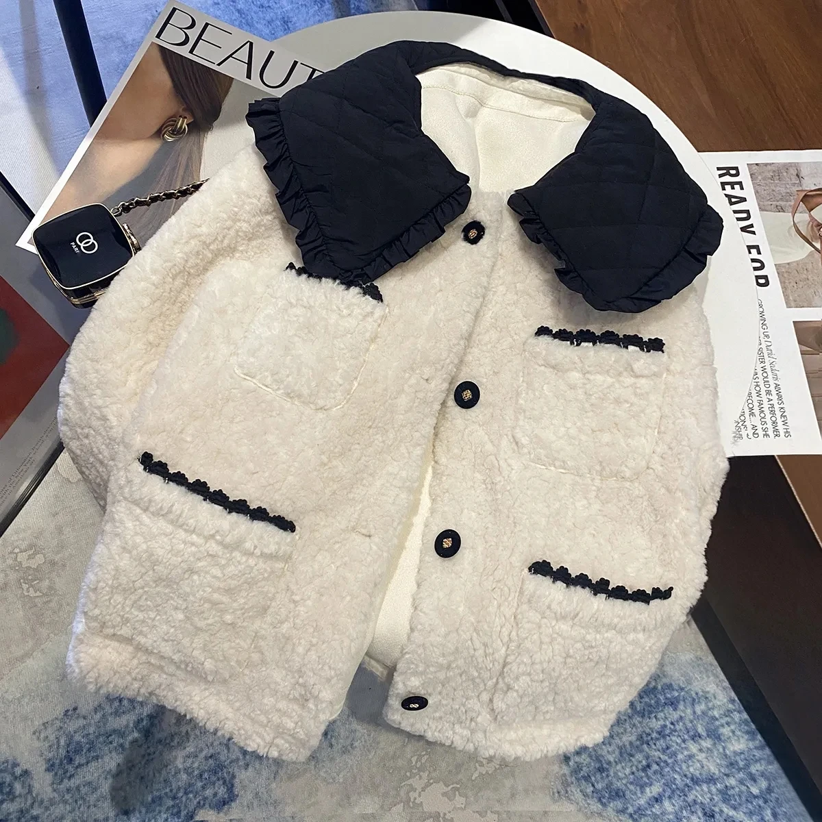 Short Loose Fitting Lamb Fur Jacket Women 2023 Fur Integrated Doll CollarTrendy Faux Fur Coat
Short Loose Fitting Lamb Fur Jacket Women 2023 Fur Integrated Doll CollarTrendy Faux Fur Coat