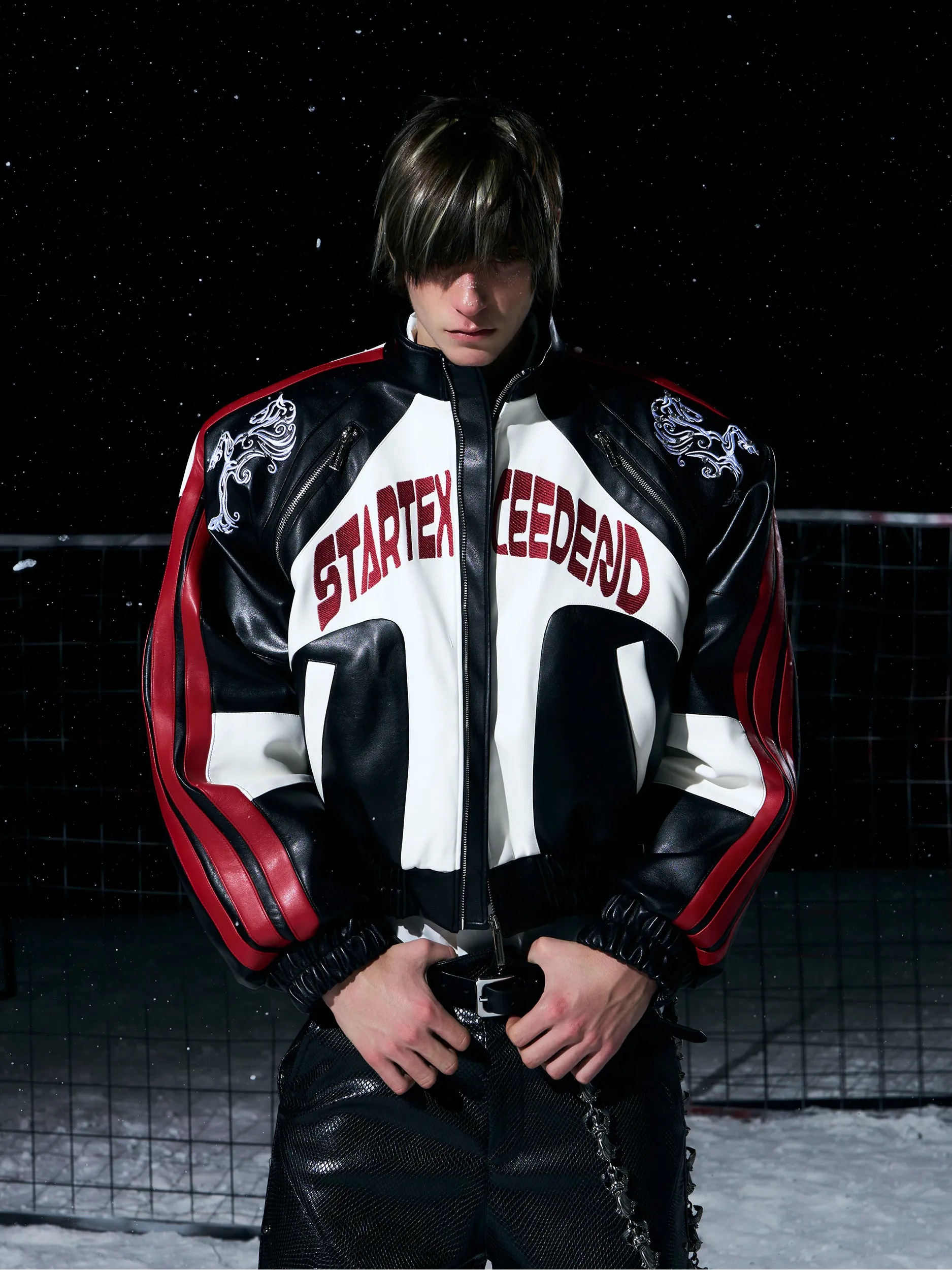 Short Stand Collar Motorcycle Jacket Men's Winter Letter Logo Embroidery Cotton Insert PU Leather Jacket Warm Standard Fit
Short Stand Collar Motorcycle Jacket Men's Winter Letter Logo Embroidery Cotton Insert PU Leather Jacket Warm Standard Fit