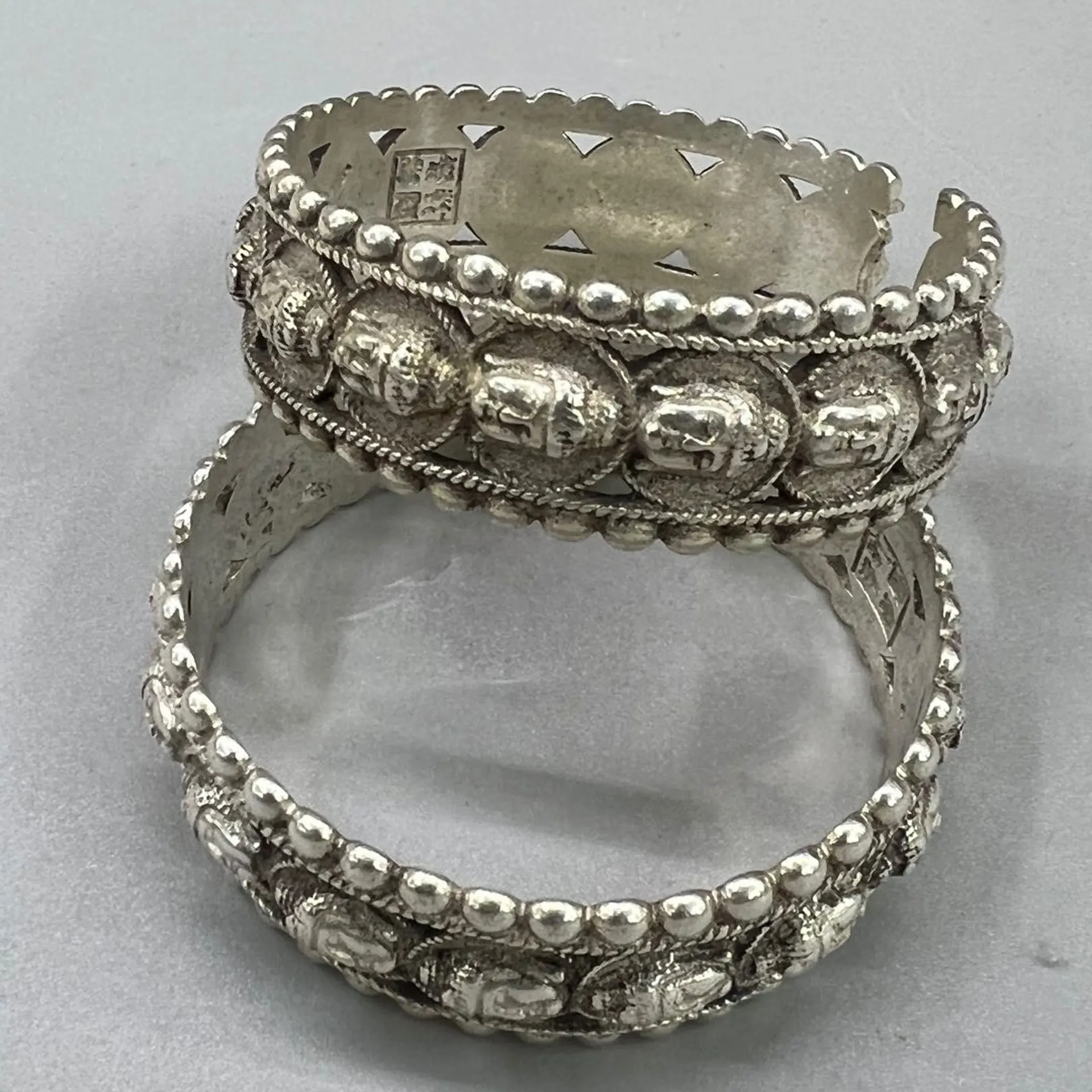 New Tibetan Silver Retro Relief Exotic Style Men's and Women's Same Tibetan Style Sakyamuni Buddha Statue Bracelet, China
New Tibetan Silver Retro Relief Exotic Style Men's and Women's Same Tibetan Style Sakyamuni Buddha Statue Bracelet, China