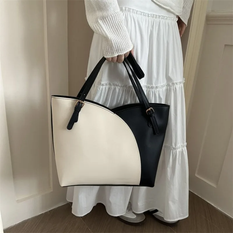 Trendy Women Leather Diaper Bag High End Classic Elegant Crossbody Messenger Tote Handbag for Travel
Trendy Women Leather Diaper Bag High End Classic Elegant Crossbody Messenger Tote Handbag for Travel