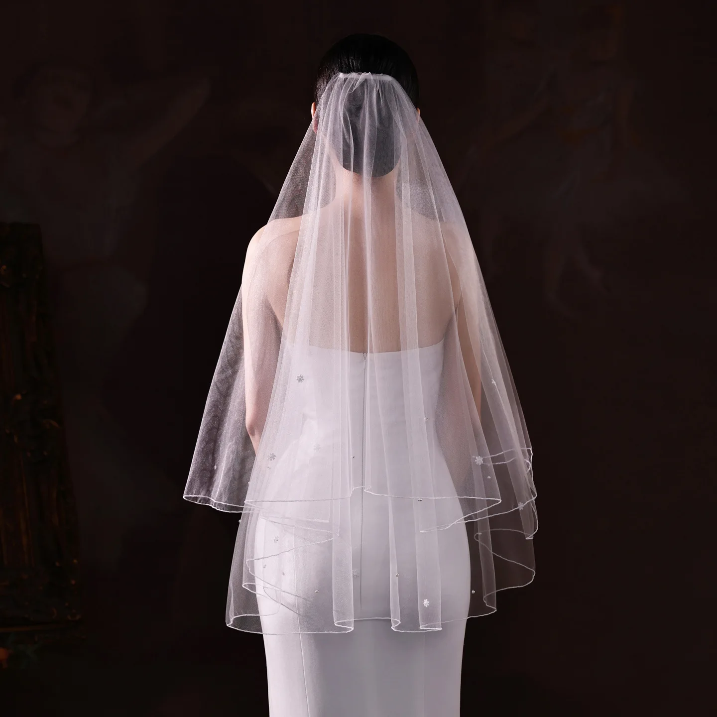V540 New High-Transparency Tulle Double-Layered Edge-Locking Bridal Veil with Beaded Floral Pieces, Wedding Headpiece, White Veil
V540 New High-Transparency Tulle Double-Layered Edge-Locking Bridal Veil with Beaded Floral Pieces, Wedding Headpiece, White Veil