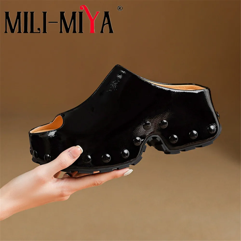 MILI-MIYA Women Round Toe Thick Soled Waterproof Platform Cowhide Sandals With Rivet Decoration Solid Color Sleeve Mouth Casual
MILI-MIYA Women Round Toe Thick Soled Waterproof Platform Cowhide Sandals With Rivet Decoration Solid Color Sleeve Mouth Casual