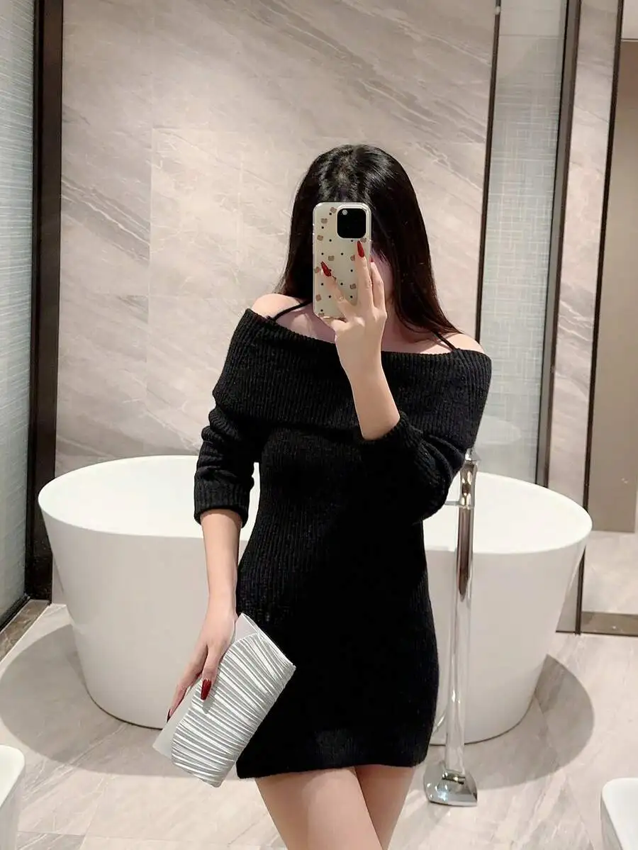 Elegant Pleated Satin Clutch Bag For Evening Party Wedding Prom
Elegant Pleated Satin Clutch Bag For Evening Party Wedding Prom