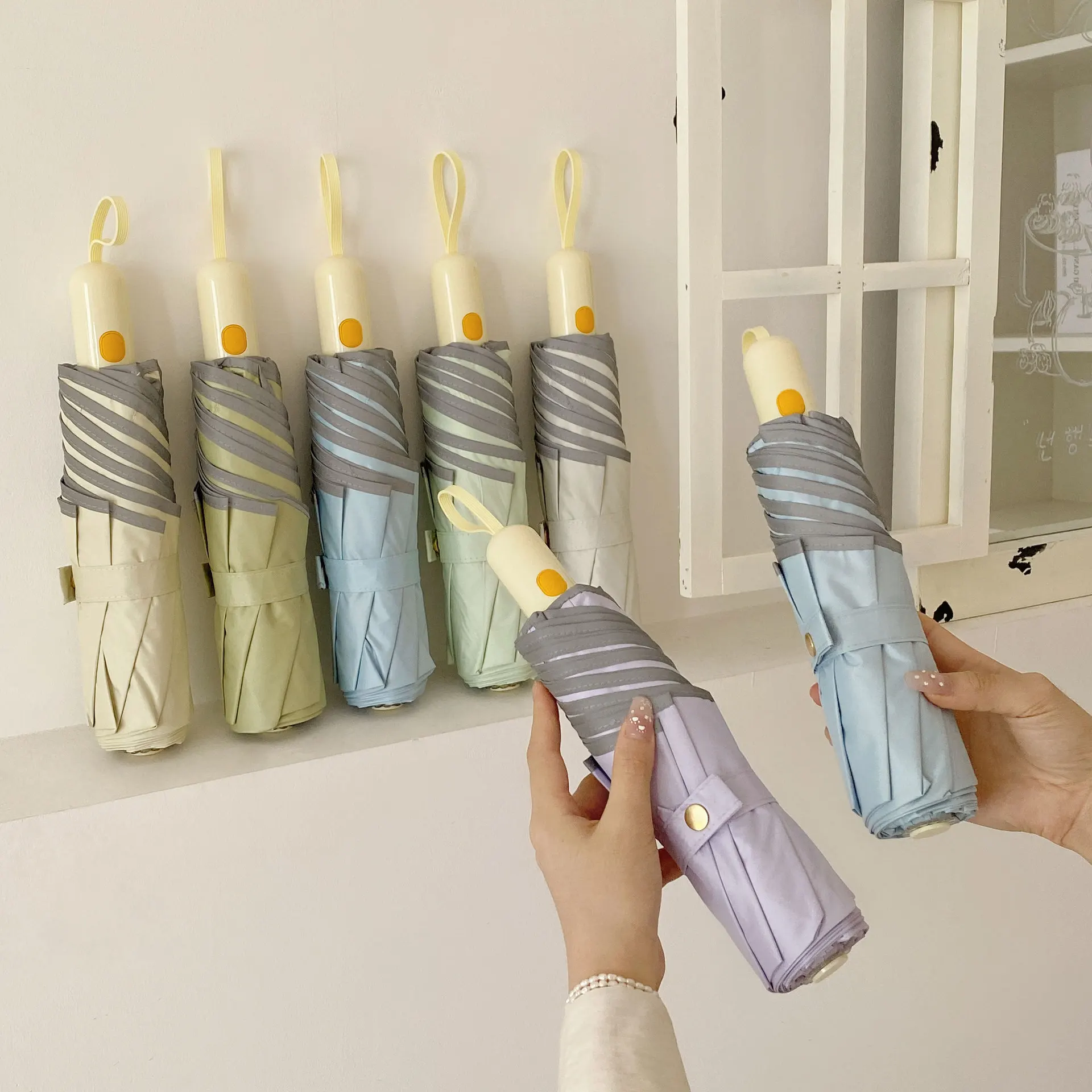 Low Price Promotion Mini Sun Umbrella Pocket Rain Umbrella Vinyl Folding UV Ultraviolet Protection Sun Shade Pocket Parasol
Low Price Promotion Mini Sun Umbrella Pocket Rain Umbrella Vinyl Folding UV Ultraviolet Protection Sun Shade Pocket Parasol