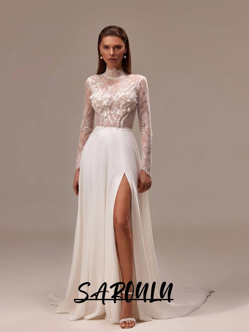 Boho A Line Wedding Dress With Slit Floral Lace Romantic Bridal Gown Customized Illusion Long Sleeved Dainty Bride Wear
Boho A Line Wedding Dress With Slit Floral Lace Romantic Bridal Gown Customized Illusion Long Sleeved Dainty Bride Wear