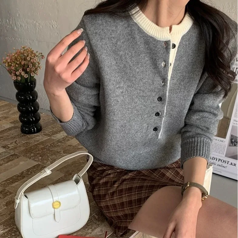 Women's Knitted Long Sve Sweater round Ne Button up Fake Two-Piece Patchwork Top Commute Sle Winter Faion Ladies' Kn...
Women's Knitted Long Sve Sweater round Ne Button up Fake Two-Piece Patchwork Top Commute Sle Winter Faion Ladies' Kn...