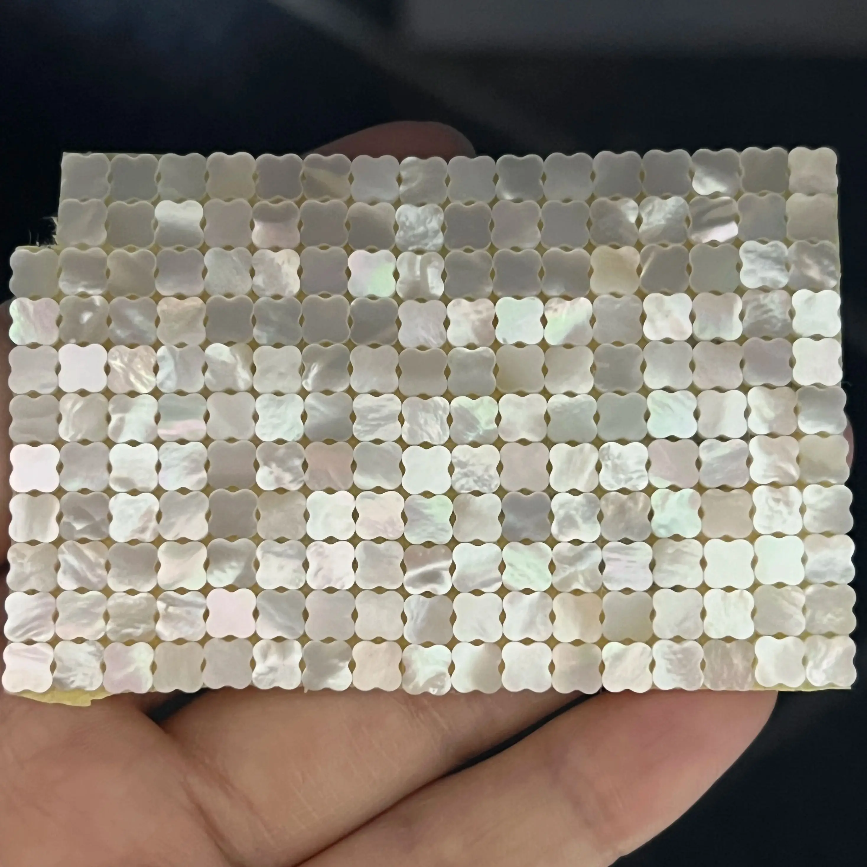 Швабра из натурального белого перламутра с четырехлистным клевером 5x5x1 мм, швабра из синтетического красного коралла
Швабра из натурального белого перламутра с четырехлистным клевером 5x5x1 мм, швабра из синтетического красного коралла