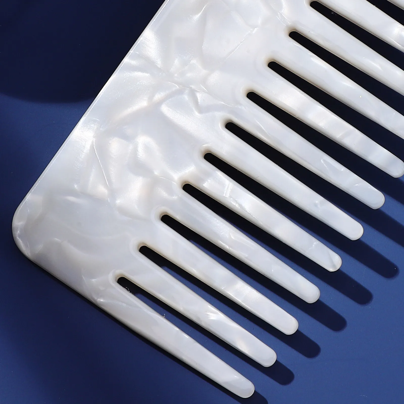 1pc Anti-static Comb Wide Tooth Polished Teeth Stylish Household Decor Hair Care Comb for Thick Thin Coarse Dense Hair No Snags
1pc Anti-static Comb Wide Tooth Polished Teeth Stylish Household Decor Hair Care Comb for Thick Thin Coarse Dense Hair No Snags
