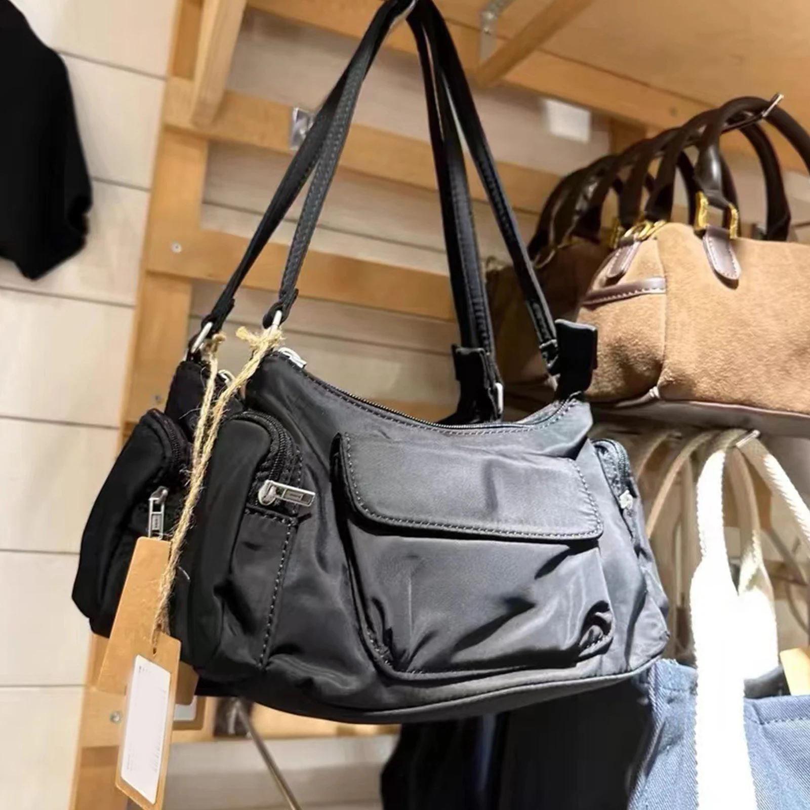 Женская нейлоновая сумка с несколькими карманами, легкая универсальная сумка через плечо в ретро-корейском стиле для повседневного использования
Женская нейлоновая сумка с несколькими карманами, легкая универсальная сумка через плечо в ретро-корейском стиле для повседневного использования