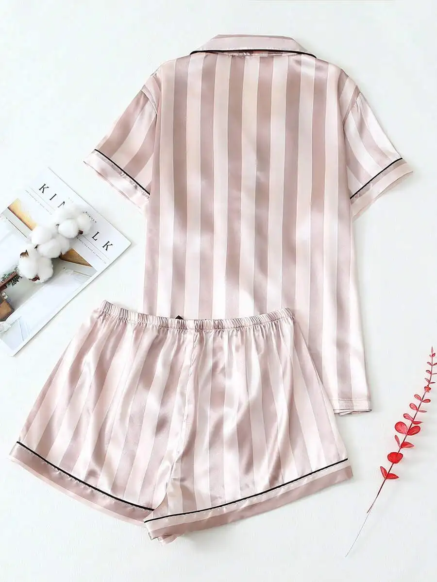 2pcs Satin Striped Pajama Set Long Sleeve Turn-Down Collar Shirt And Shorts Home Wear Autumn Winter
2pcs Satin Striped Pajama Set Long Sleeve Turn-Down Collar Shirt And Shorts Home Wear Autumn Winter