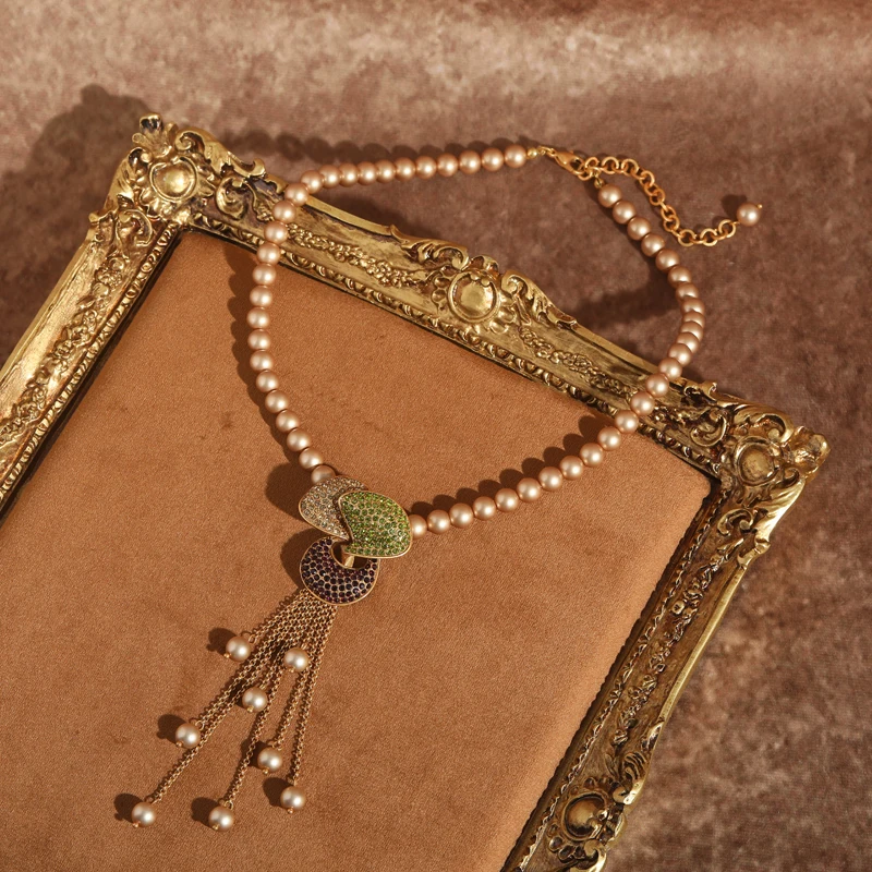 Vintage Long Pearl Necklace Woman Tassels Glass Flower Pendant Gold Color Rhinestone Wedding Accessories Luxury Designer 2025
Vintage Long Pearl Necklace Woman Tassels Glass Flower Pendant Gold Color Rhinestone Wedding Accessories Luxury Designer 2025