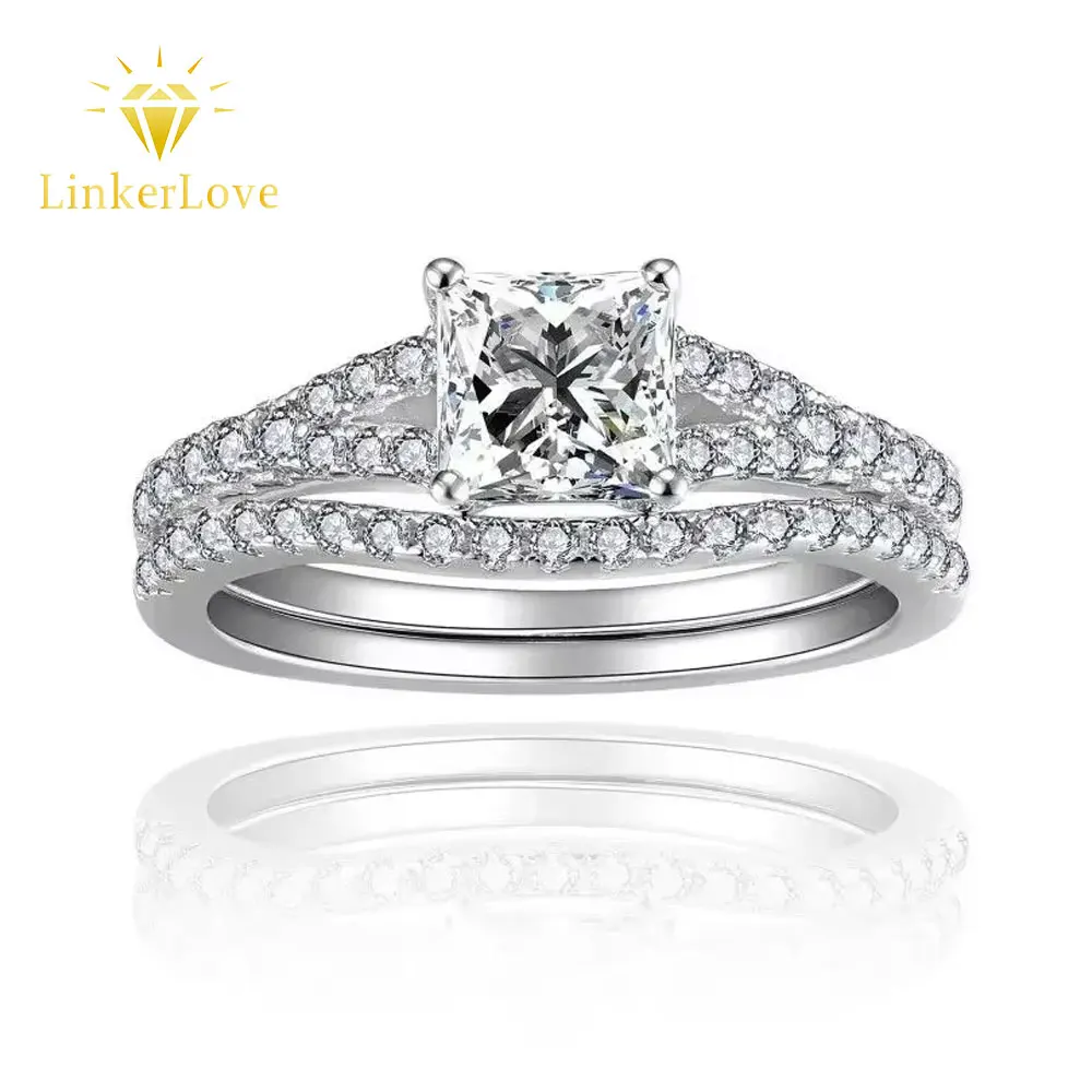 LinkerLove 925 Silver Stackable 1CT Moissanite Ring Princess Cut Diamond Engagement Ring Gift for Women Split Shank Wedding Band
LinkerLove 925 Silver Stackable 1CT Moissanite Ring Princess Cut Diamond Engagement Ring Gift for Women Split Shank Wedding Band