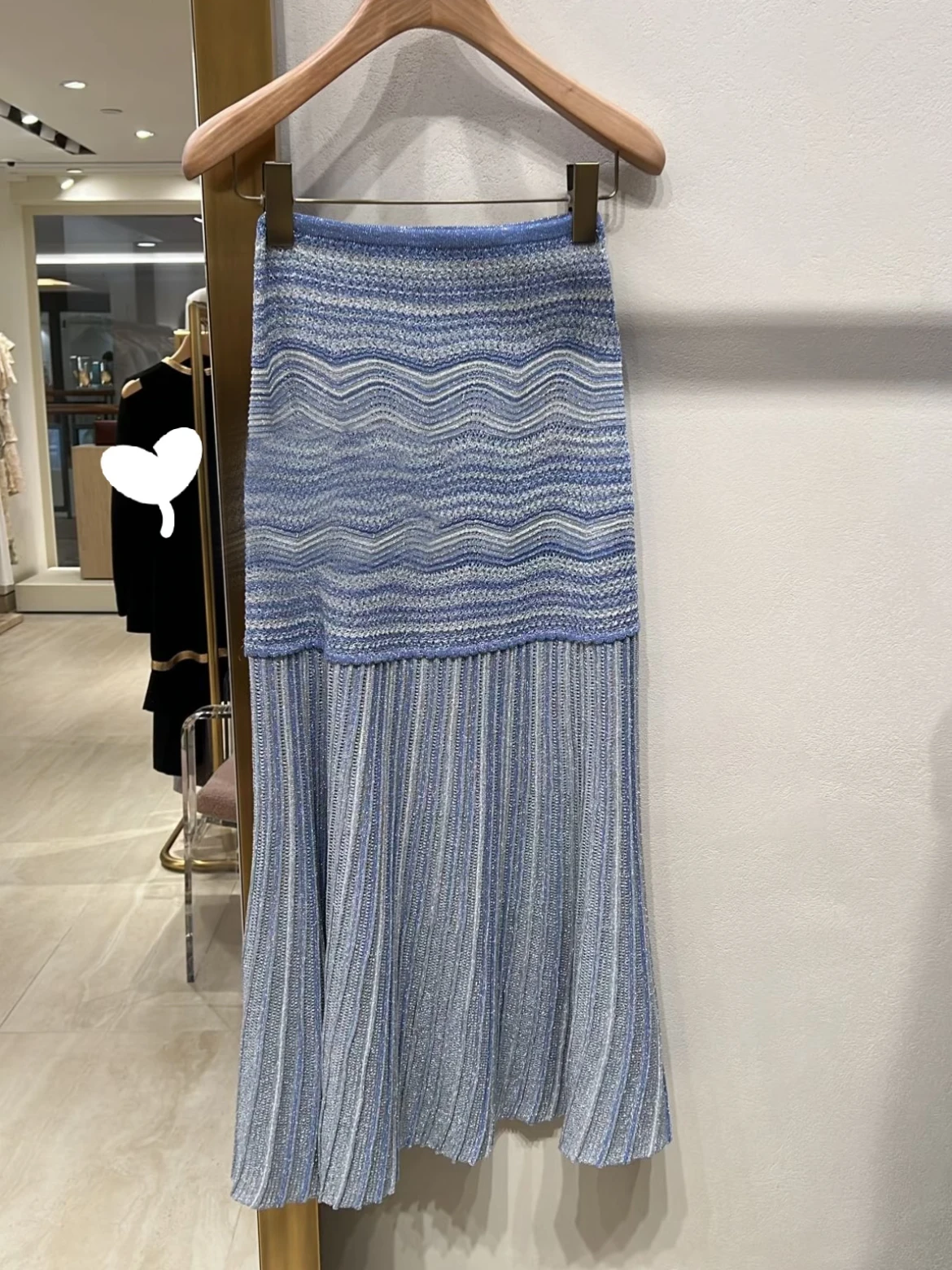 Heidd Gradient Blue Shiny Thread Midi Skirt Spring Summer Vacation Style Standard Fit Women's High Waist Gauze Skirt
Heidd Gradient Blue Shiny Thread Midi Skirt Spring Summer Vacation Style Standard Fit Women's High Waist Gauze Skirt