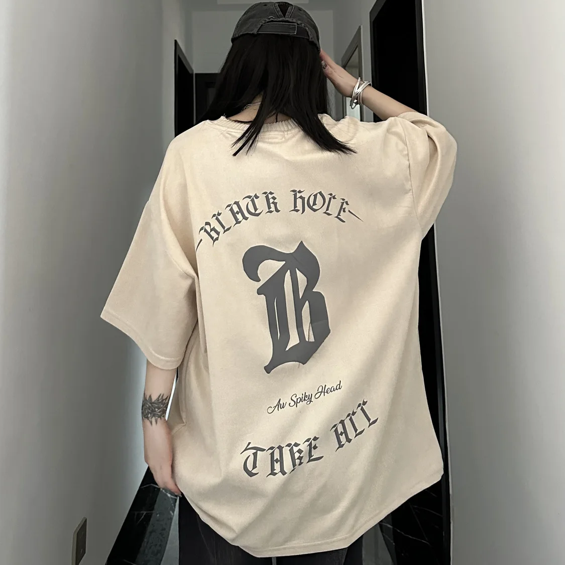 European street men and women retro trend letter print round neck short sleeved couple personality hip-hop casual T-shirt top
European street men and women retro trend letter print round neck short sleeved couple personality hip-hop casual T-shirt top
