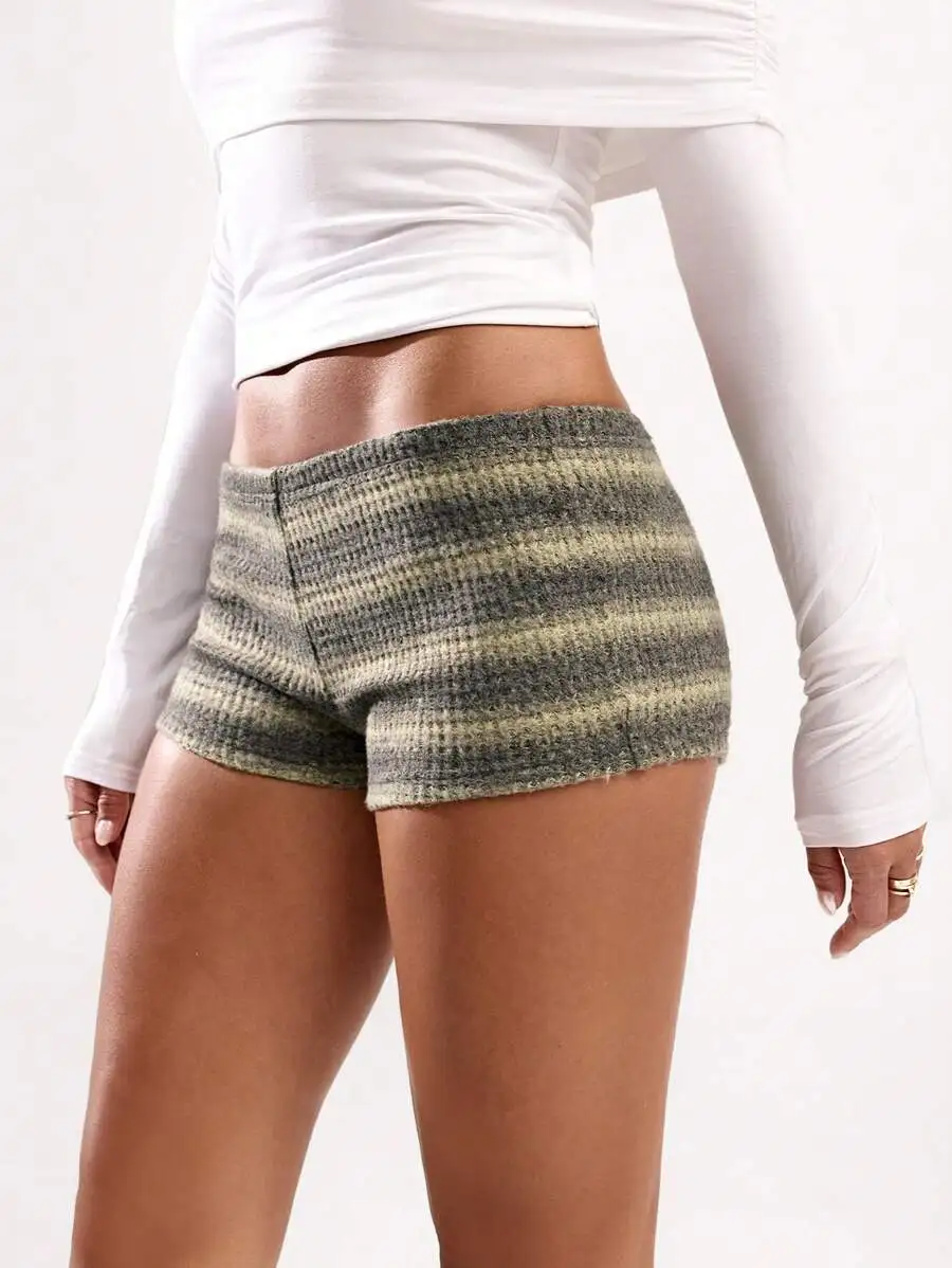 Knitted Mini Shorts For Women With Retro Horizontal Stripe Pattern And Casual Fit
Knitted Mini Shorts For Women With Retro Horizontal Stripe Pattern And Casual Fit