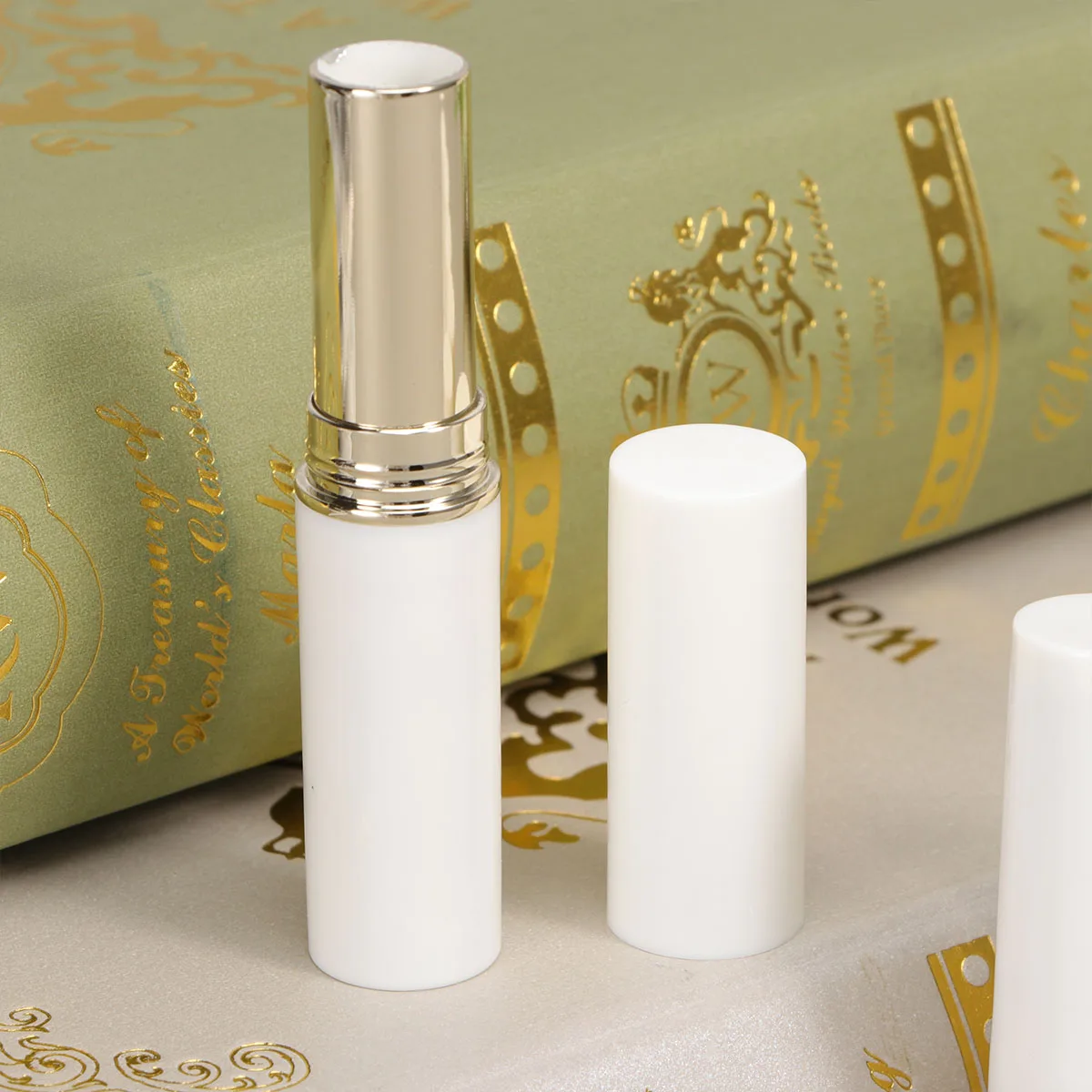 6pcs 2. Women Empty Plastic Tubes Simple Lip Gloss Storage Container for Ladies and Girls (3 Golden, 3 Silver)
6pcs 2. Women Empty Plastic Tubes Simple Lip Gloss Storage Container for Ladies and Girls (3 Golden, 3 Silver)