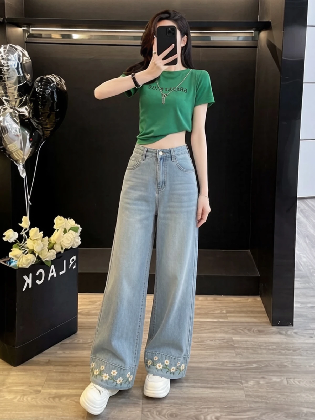 Retro Light Blue Embroidered High Waist Wide Leg Jeans Women's Fashion Spring Frill Trimming Slimming Pants Summer New Arrival
Retro Light Blue Embroidered High Waist Wide Leg Jeans Women's Fashion Spring Frill Trimming Slimming Pants Summer New Arrival