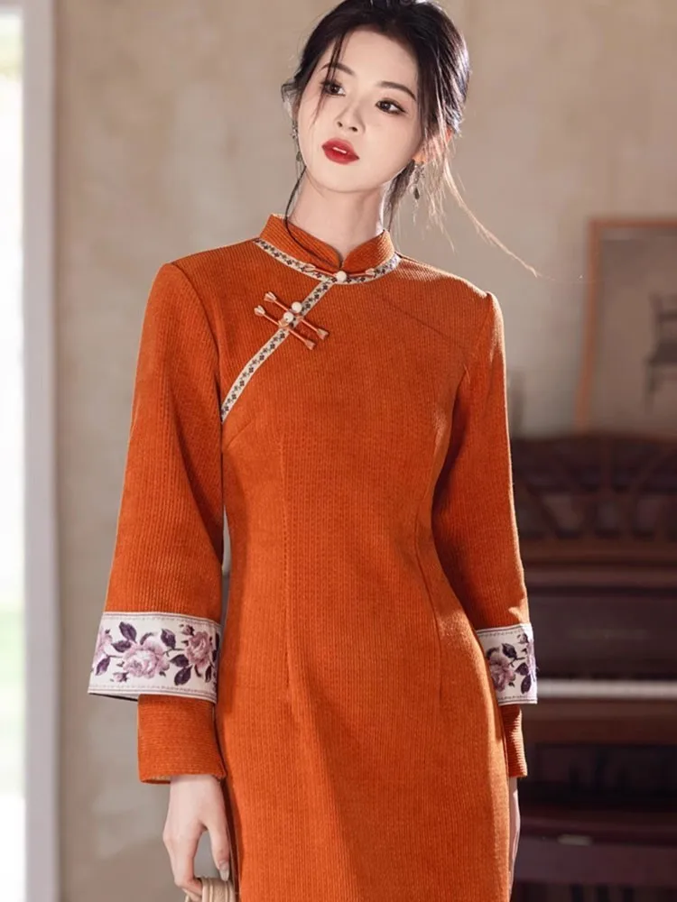 Two pieces of light and cheongsams in orange corduroy with a new Chinese-style double-sleeved fake
Two pieces of light and cheongsams in orange corduroy with a new Chinese-style double-sleeved fake