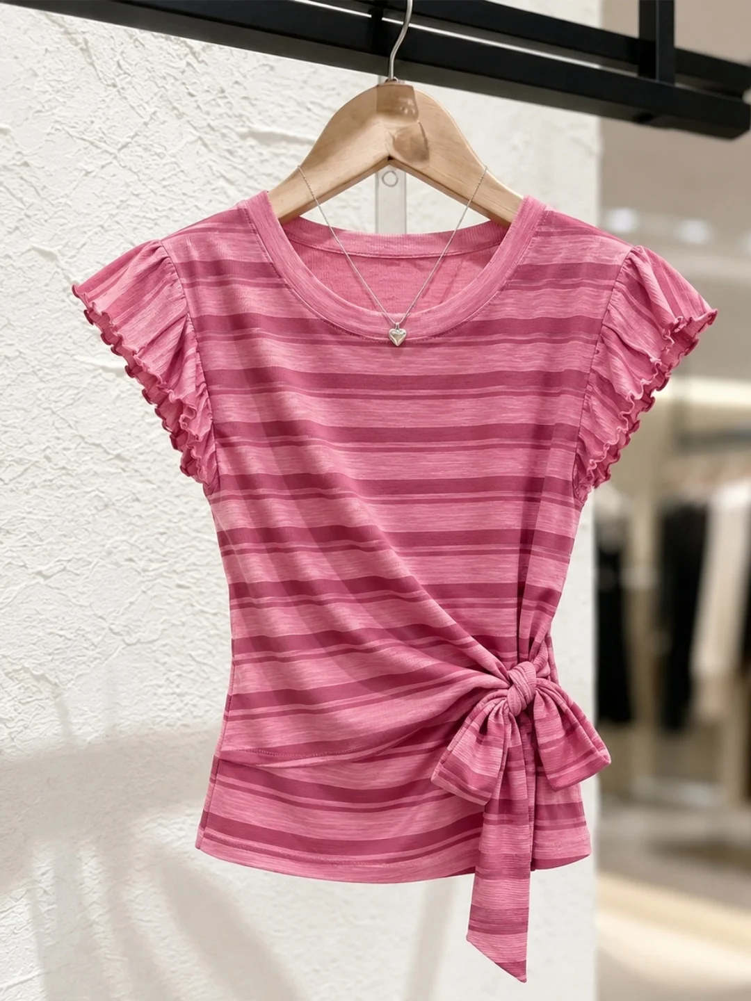 Summer 2026 Korean Style Sweet Striped T-Shirt Color Block Waist Cinching Belted Top Fashionable Elegant Design Women's Clothing
Summer 2026 Korean Style Sweet Striped T-Shirt Color Block Waist Cinching Belted Top Fashionable Elegant Design Women's Clothing