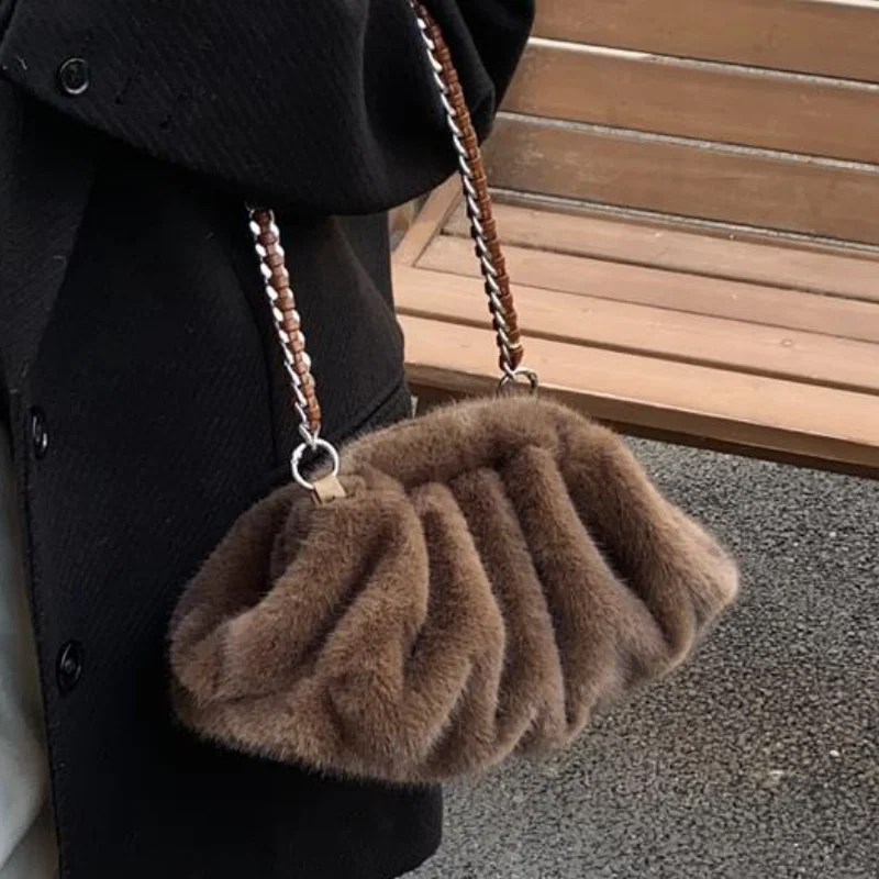Мягкая сумка-облако из искусственной норки, зимняя роскошная плиссированная женская сумка, дизайнерская тканая сумка на плечо с цепочкой в стиле ретро, высококачественная сумка для подмышек
Мягкая сумка-облако из искусственной норки, зимняя роскошная плиссированная женская сумка, дизайнерская тканая сумка на плечо с цепочкой в стиле ретро, высококачественная сумка для подмышек