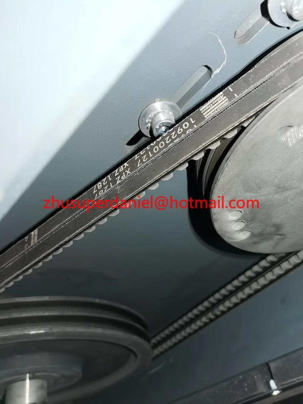 4pcs/lot 1092200127 genuine V-BELT XPZ for AC screw air compressor driving belt
4pcs/lot 1092200127 genuine V-BELT XPZ for AC screw air compressor driving belt
