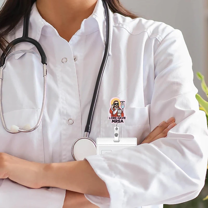 Забавный держатель для бейджа медсестры с надписью «Lord Have MRSA», милый выдвижной держатель для медицинского бейджа, именной бейдж для педиатрической работы, подарок для медсестры
Забавный держатель для бейджа медсестры с надписью «Lord Have MRSA», милый выдвижной держатель для медицинского бейджа, именной бейдж для педиатрической работы, подарок для медсестры