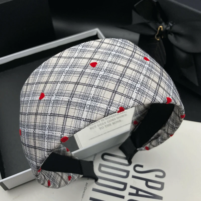 Women's new hairband with teeth and anti slip headband, wide edge hair compression headband, face wash headband
Women's new hairband with teeth and anti slip headband, wide edge hair compression headband, face wash headband