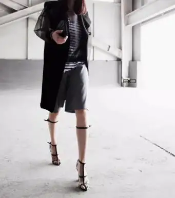 Sexy Woman Black White Matte Leather Hollow Narrow Bands Buckle Block Heel Knee High Sandals Boots Female Roman Shoes Size 43
Sexy Woman Black White Matte Leather Hollow Narrow Bands Buckle Block Heel Knee High Sandals Boots Female Roman Shoes Size 43