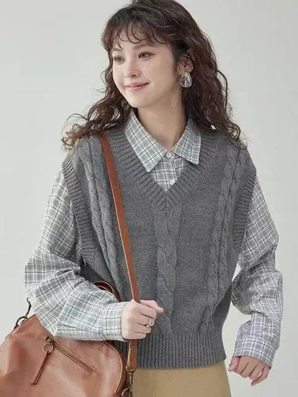 Loose Knitted Spiral Sweater Vest Women's Versatile Outerwear Short Sleeveless Top Spring Autumn New Style Casual Comfortable
Loose Knitted Spiral Sweater Vest Women's Versatile Outerwear Short Sleeveless Top Spring Autumn New Style Casual Comfortable