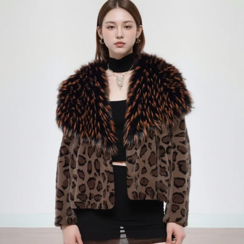 Пальто высокого уровня внешнего вида, осенне-зимнее новое экологически чистое меховое пальто, модный короткий воротник из лисьего меха в иностранном стиле
Пальто высокого уровня внешнего вида, осенне-зимнее новое экологически чистое меховое пальто, модный короткий воротник из лисьего меха в иностранном стиле