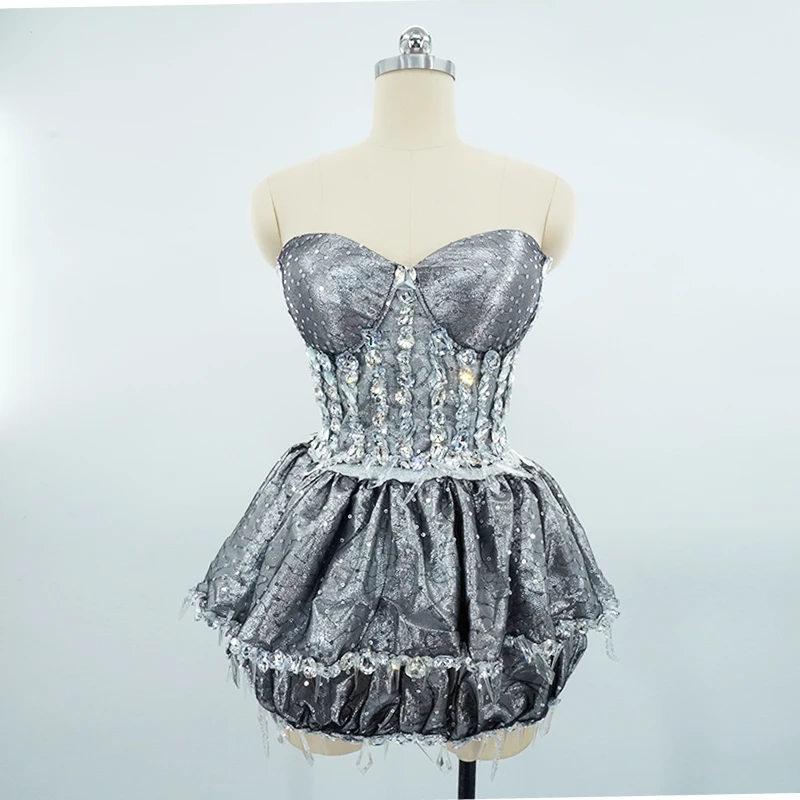 Sexy Gray Crystal Two Piece Dress Drag Queen Outfits Pole Dance Costume Luxury Top and Skirt Set for Performances Birthday Party
Sexy Gray Crystal Two Piece Dress Drag Queen Outfits Pole Dance Costume Luxury Top and Skirt Set for Performances Birthday Party