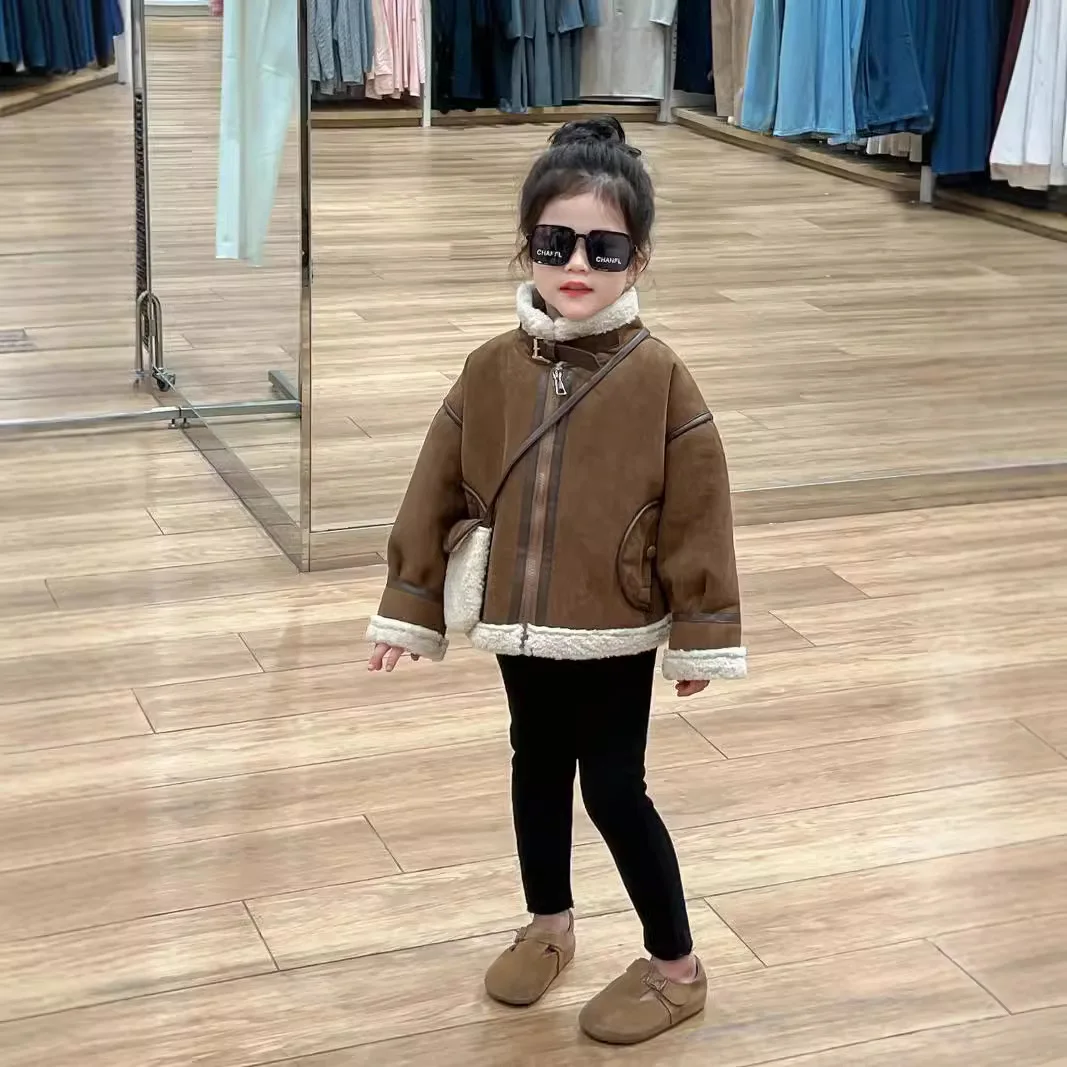 Girls Coat 2024 Winter New Childrens Clothes Korean Style Baby Girls Thick Warm Suede Fur Stand Collar Coat Casual Simple Daily
Girls Coat 2024 Winter New Childrens Clothes Korean Style Baby Girls Thick Warm Suede Fur Stand Collar Coat Casual Simple Daily