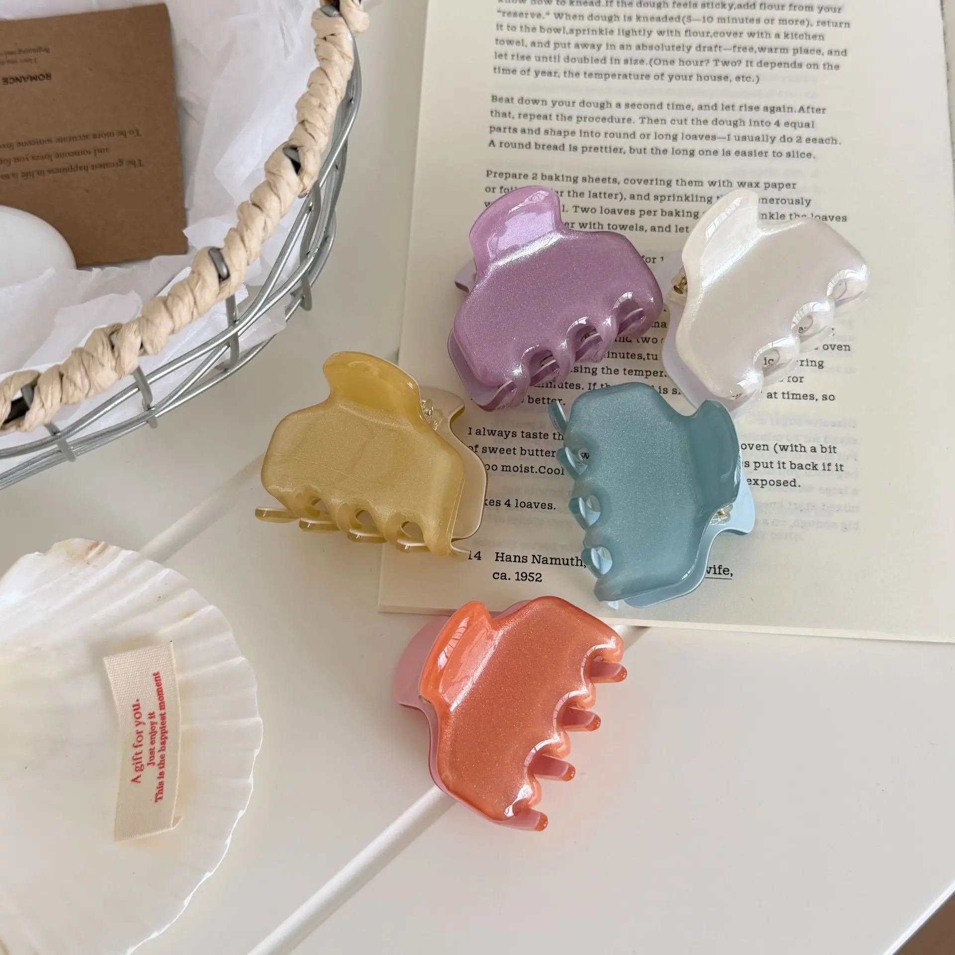 Acetate Hair Claw Shark Style Thickened Korean Versatile Dopamine Colorful for Women Daily Updo Use High Quality
Acetate Hair Claw Shark Style Thickened Korean Versatile Dopamine Colorful for Women Daily Updo Use High Quality