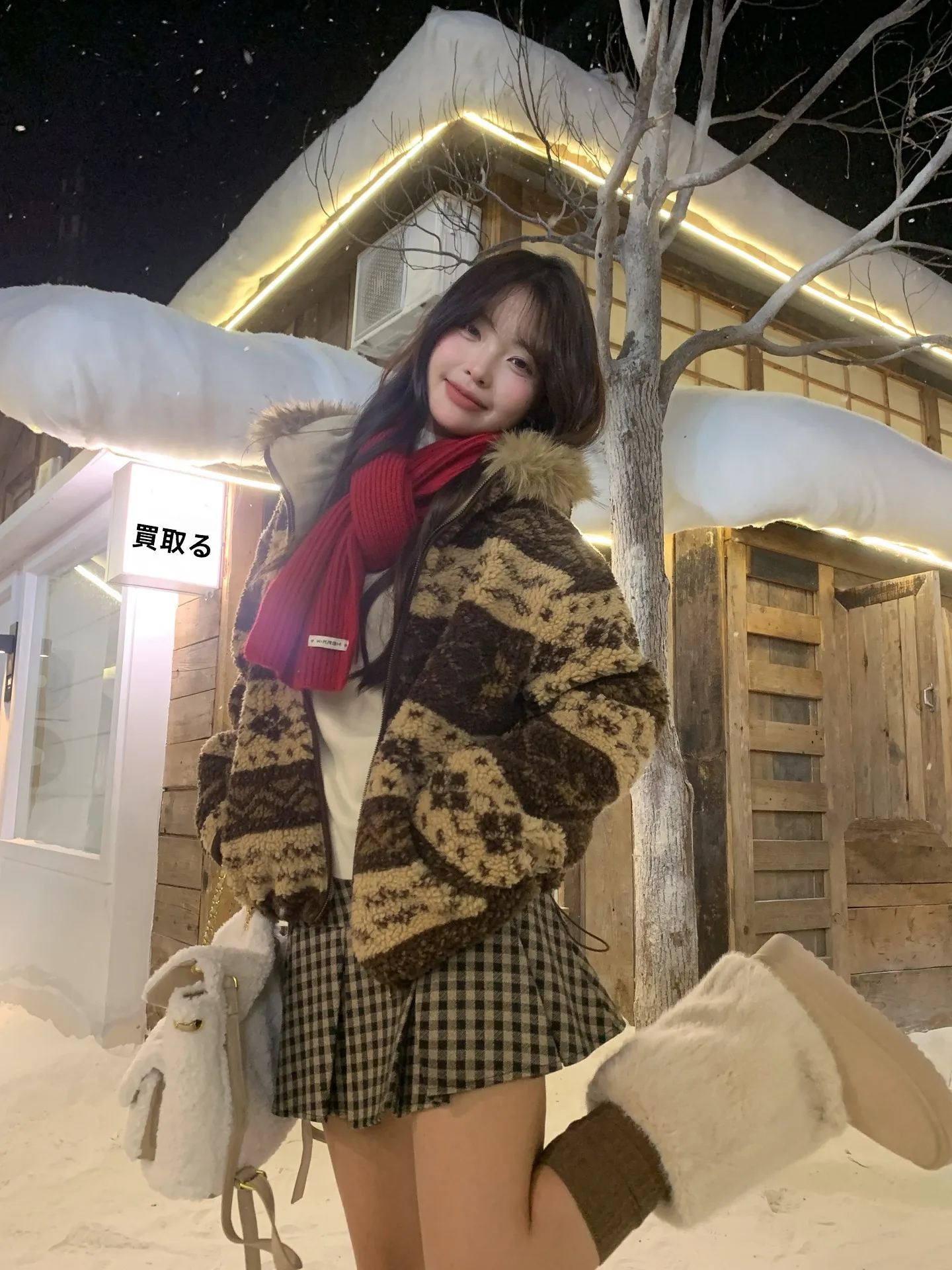 Зимняя женская куртка Cisas Fier с капюшоном и воротником из овечьей шерсти, новая коллекция 2025 года, на флисовой подкладке, повседневная, теплая, хлопковая, короткое пальто
Зимняя женская куртка Cisas Fier с капюшоном и воротником из овечьей шерсти, новая коллекция 2025 года, на флисовой подкладке, повседневная, теплая, хлопковая, короткое пальто