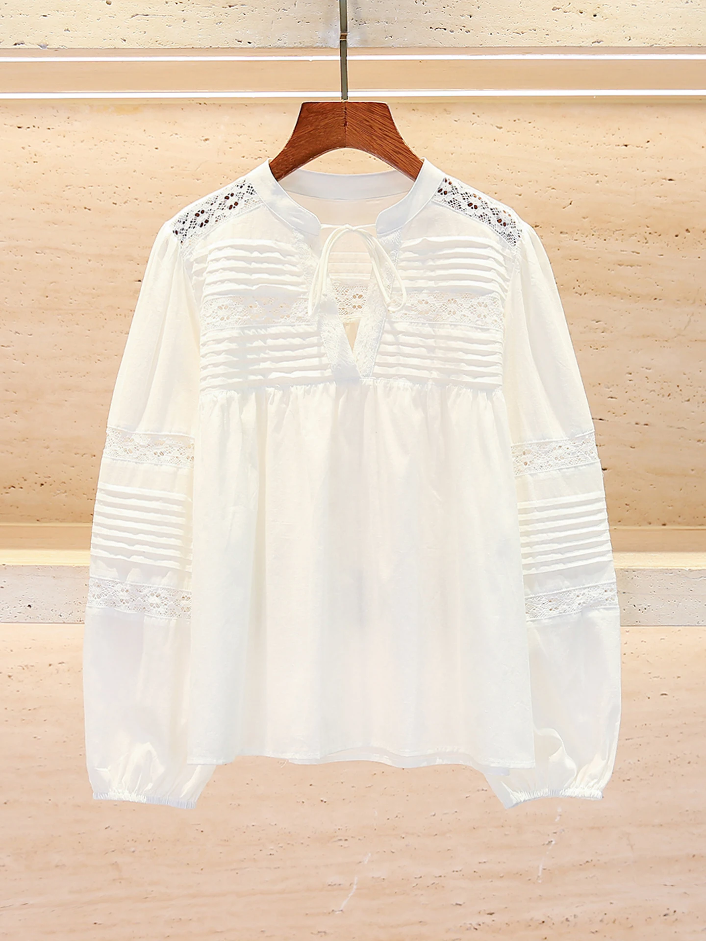 High-End Lace Pleated Belted Shirt Top for Women Summer Design Sensation Commute Style Loose Fit Long Sleeve V-Neck Casual Wear
High-End Lace Pleated Belted Shirt Top for Women Summer Design Sensation Commute Style Loose Fit Long Sleeve V-Neck Casual Wear